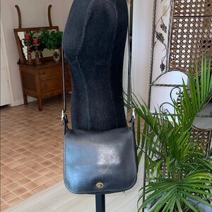 Vintage Coach Classic Black Leather Shoulder Bag 9525